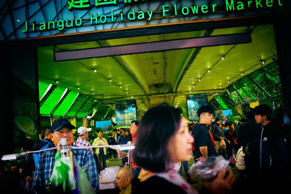 Jianguo Çiçek Pazarı girişi.